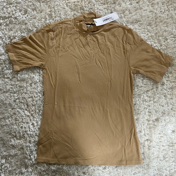NWT Short Sleeve Mock Neck Ribbed T-Shirt - Picture 3 of 3